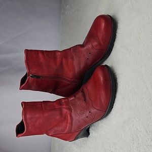 Aravon Red bootie